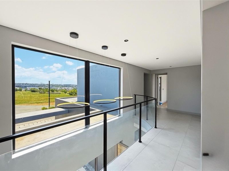 Newly Built Family Home to Rent in Helderfontein Estate - Photo 10