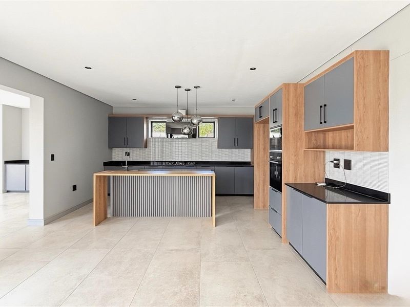 Newly Built Family Home to Rent in Helderfontein Estate - Photo 3