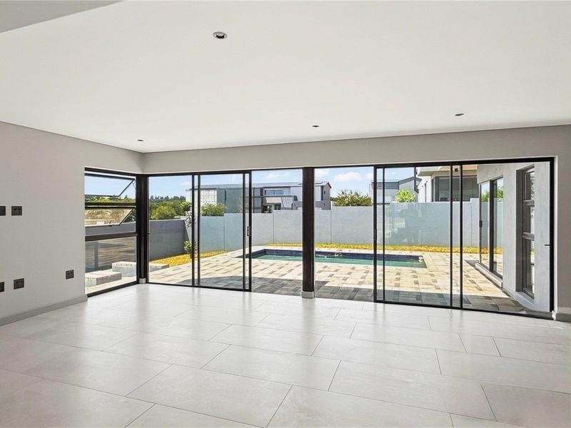 Newly Built Family Home to Rent in Helderfontein Estate - Photo 4