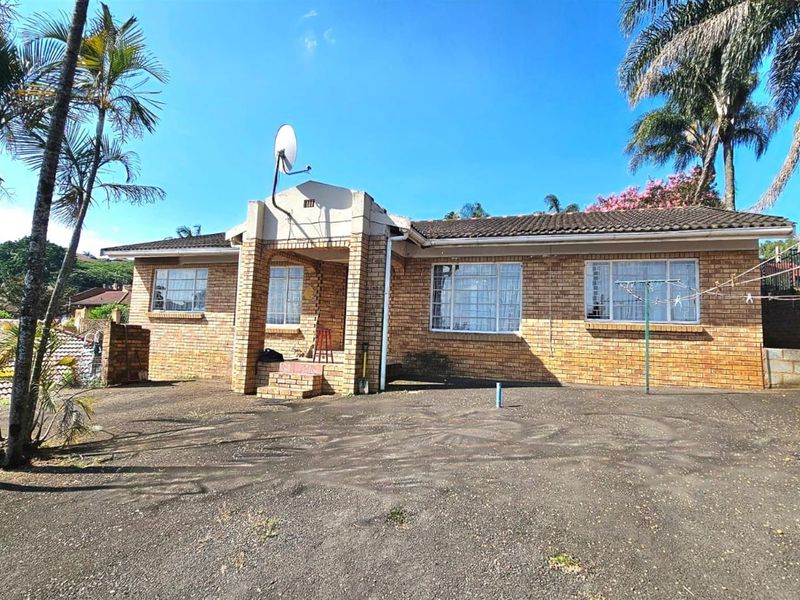 Solid 3-Bedroom Family Home with Elevated Views in Samanville - Photo 3