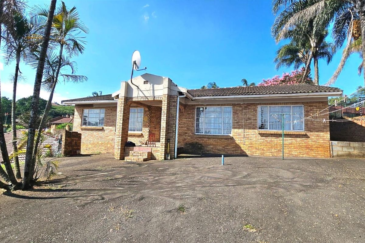 Solid 3-Bedroom Family Home with Elevated Views in Samanville - Photo 2