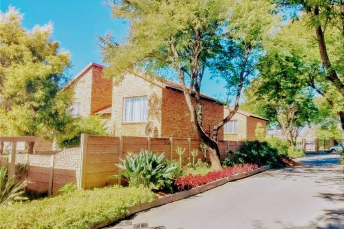 2 Bed 1 Bath Apartment For Sale in Sonneglans, Randburg - Photo 2