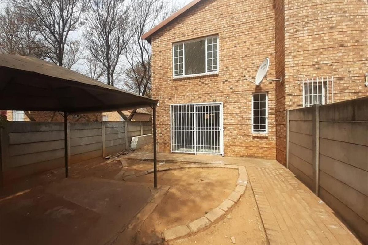 2 Bed 1 Bath Apartment For Sale in Sonneglans, Randburg - Photo 3
