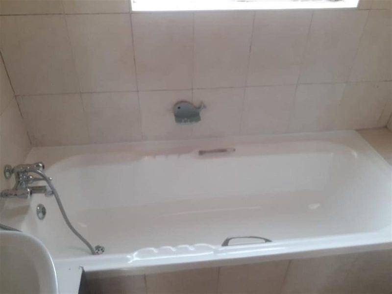 2 Bed 1 Bath Apartment For Sale in Sonneglans, Randburg - Photo 10