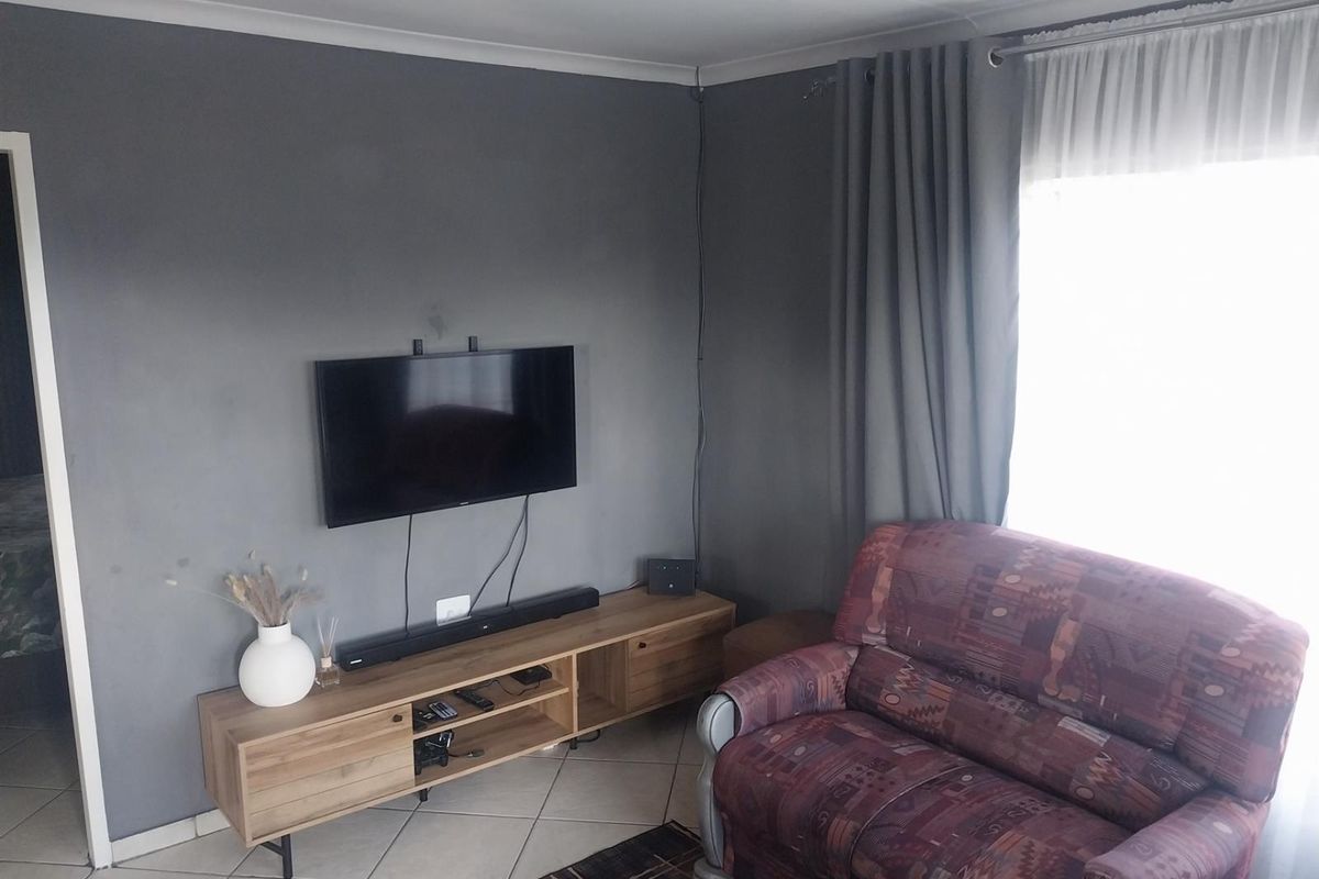 2 Bedroom House For Sale in Riverlea, Johannesburg - Photo 5