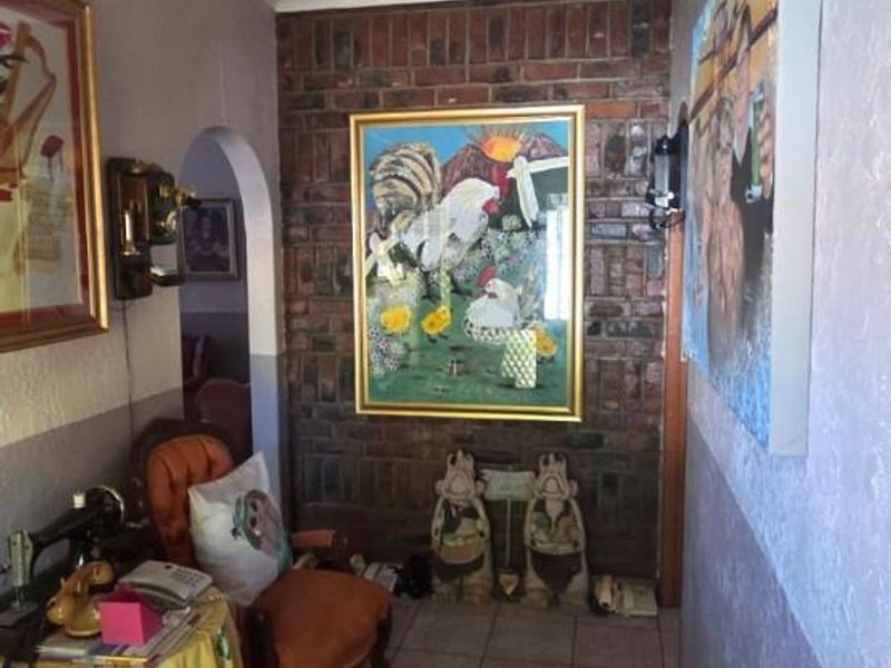 Big family home low maintenance garden with pool and entertainment area in Rhodesdene - Photo 7