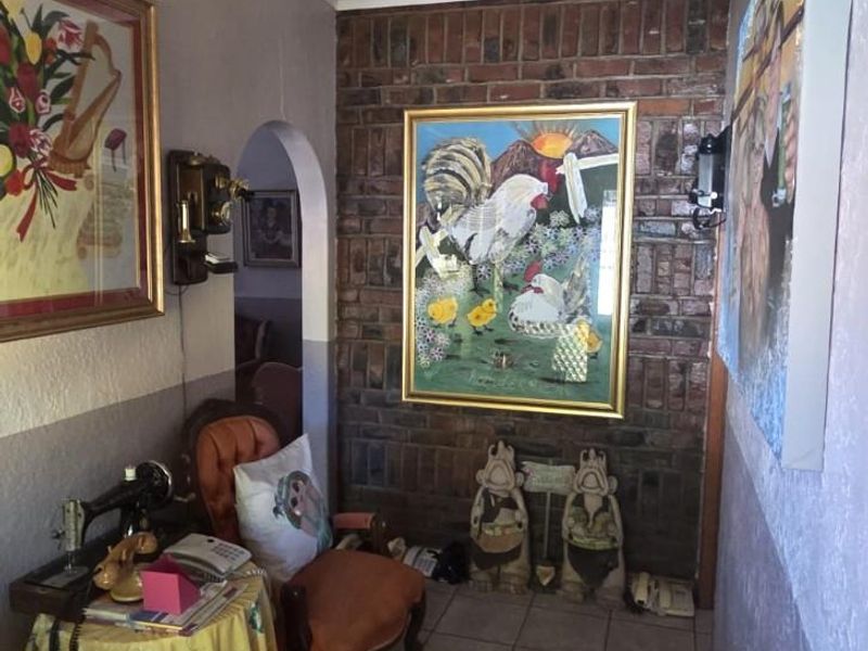 Big family home low maintenance garden with pool and entertainment area in Rhodesdene - Photo 6