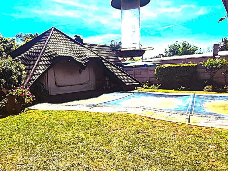 Big family home low maintenance garden with pool and entertainment area in Rhodesdene - Photo 3