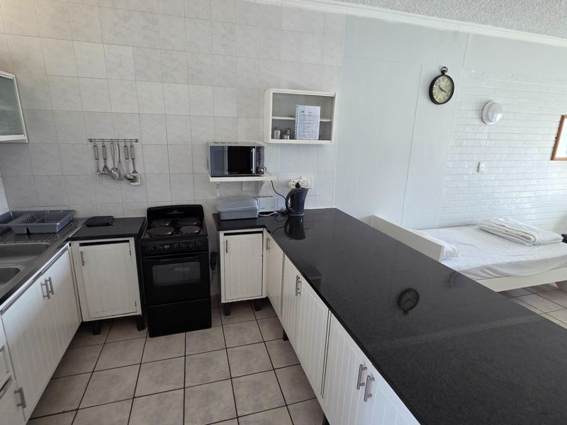 2 bedroom, 1 bathroom Beachfront Apartment For Sale in Margate - Photo 10