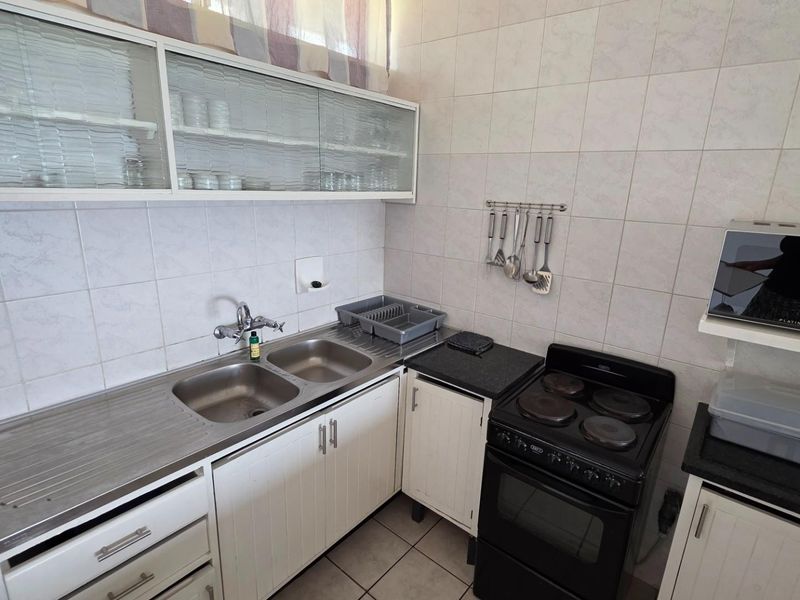 2 bedroom, 1 bathroom Beachfront Apartment For Sale in Margate - Photo 9