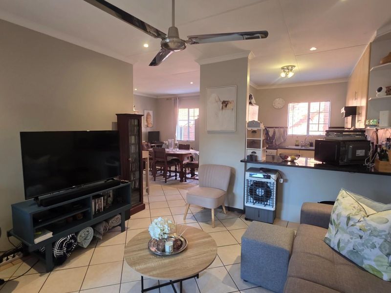 Townhouse For Sale in Mooikloof Ridge, Pretoria - Photo 5
