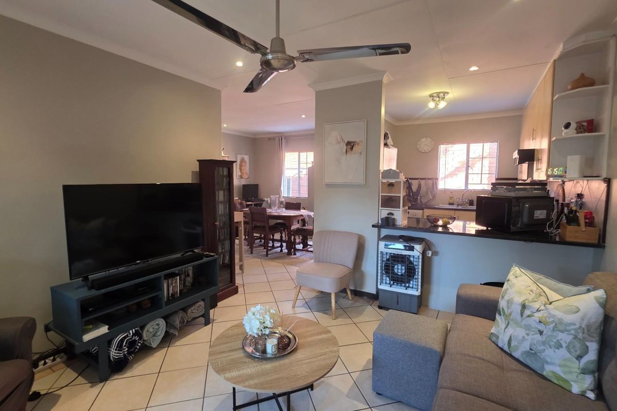 Townhouse For Sale in Mooikloof Ridge, Pretoria - Photo 5