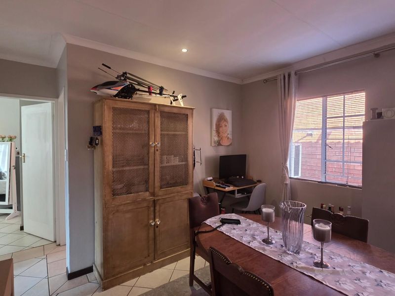 Townhouse For Sale in Mooikloof Ridge, Pretoria - Photo 9