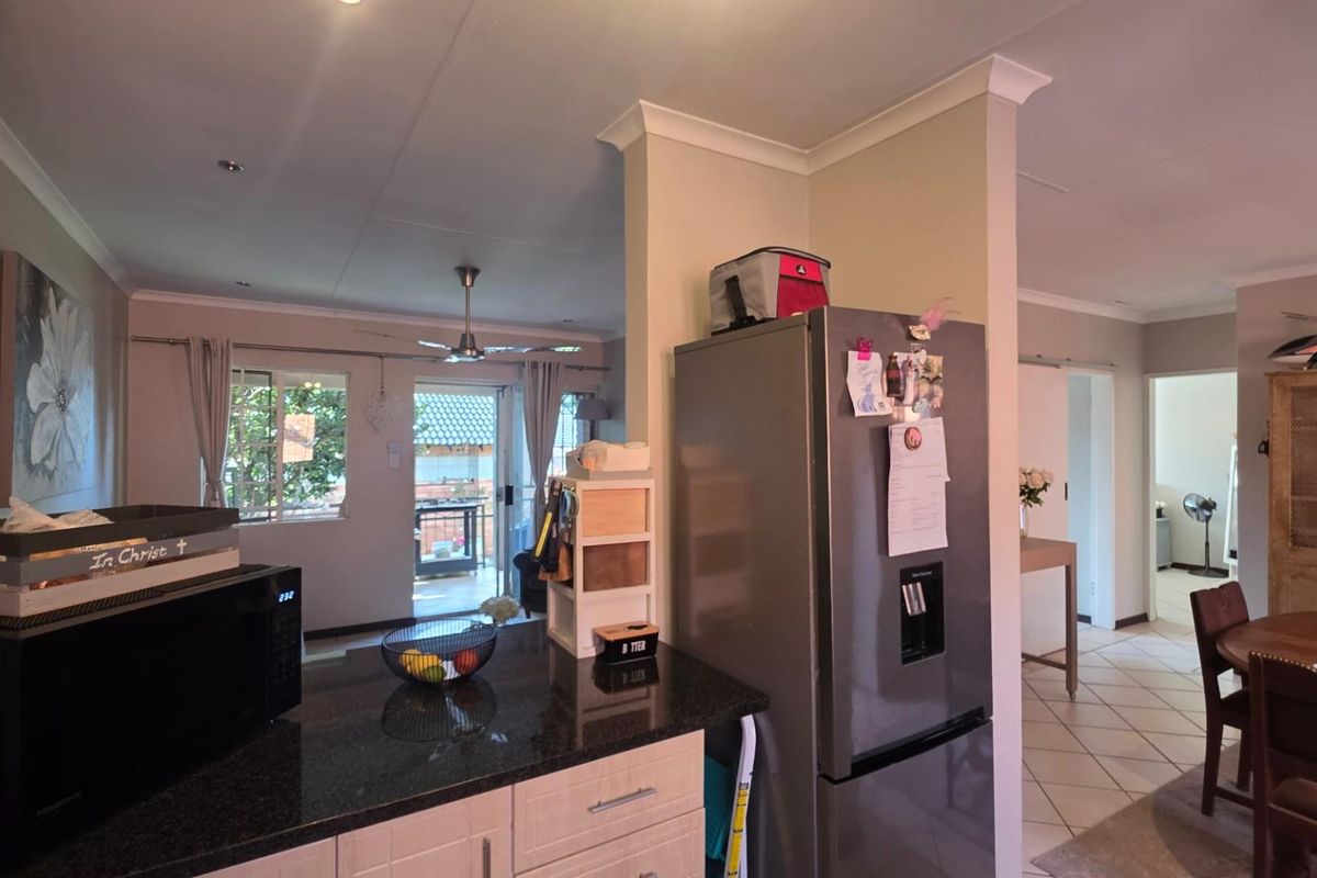 Townhouse For Sale in Mooikloof Ridge, Pretoria - Photo 4