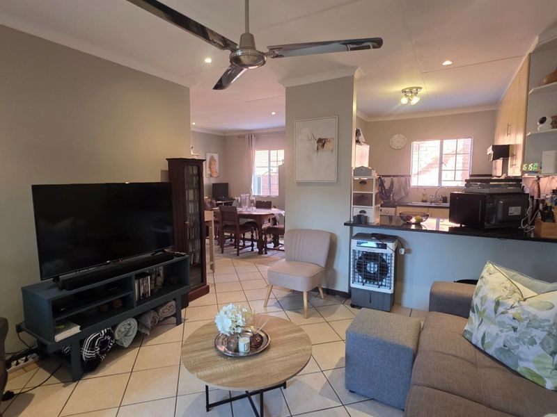 Townhouse For Sale in Mooikloof Ridge, Pretoria - Photo 6