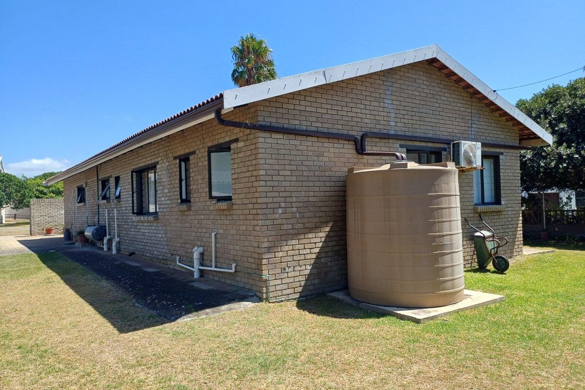 House For Sale in Stilbaai Wes, Stilbaai - Photo 4