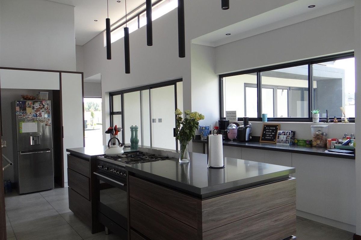 4 Bedroom House For Sale in Midstream Estate, Centurion - Photo 5