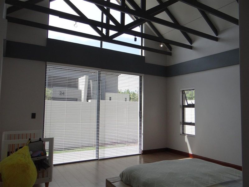 4 Bedroom House For Sale in Midstream Estate, Centurion - Photo 9