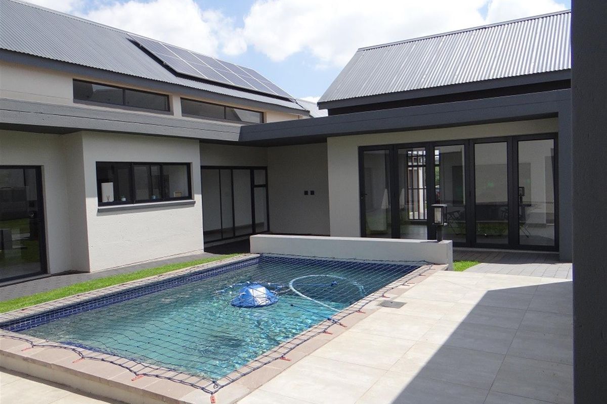 4 Bedroom House For Sale in Midstream Estate, Centurion - Photo 2