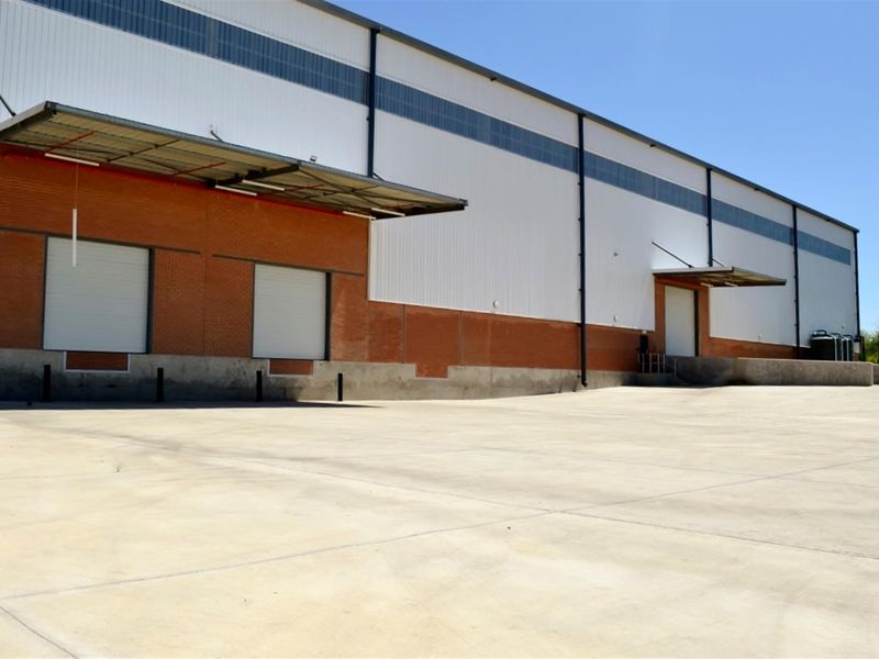 PREMIUM INDUSTRIAL FACILITY IN THE HEART OF GAUTENG, MODERN, WORLD CLASS, AN OPPORTUNITY FOR THE DIS - Photo 2