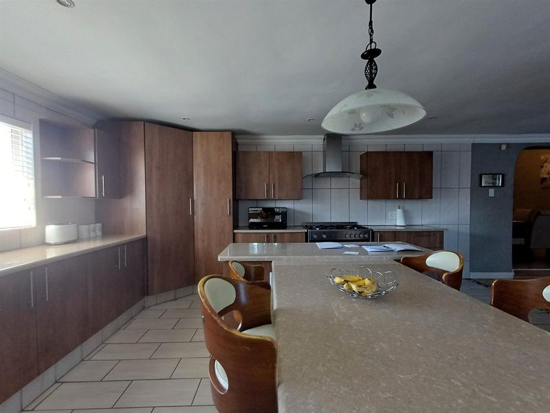 Elegant Family Home with Exceptional Space - Photo 8