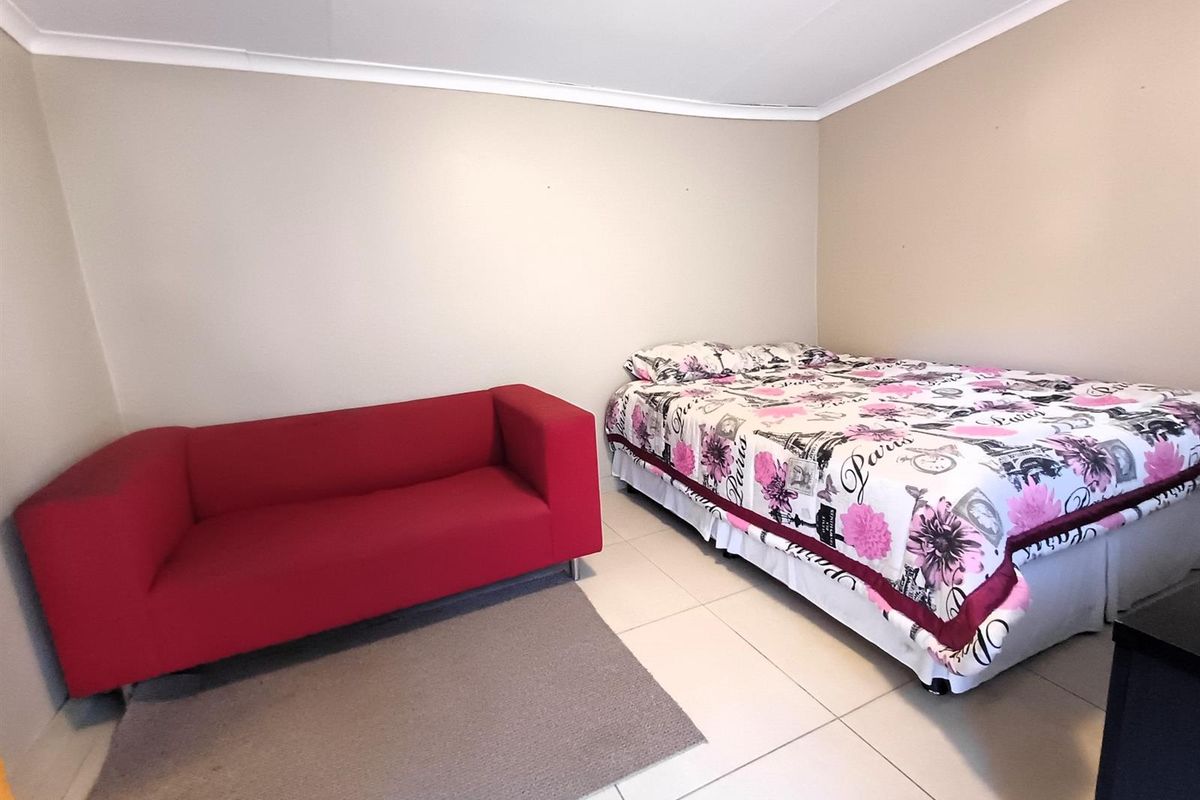 Elegant Family Home with Exceptional Space - Photo 4