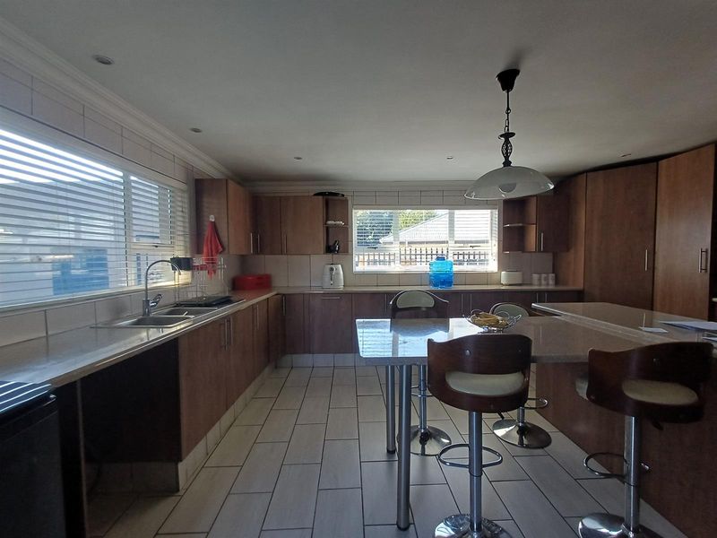 Elegant Family Home with Exceptional Space - Photo 7