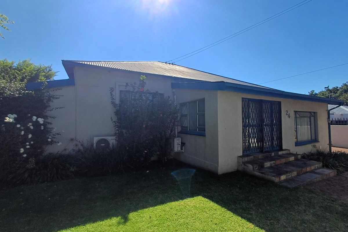 Elegant Family Home with Exceptional Space - Photo 3