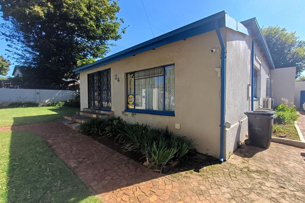 Elegant Family Home with Exceptional Space - Photo 2