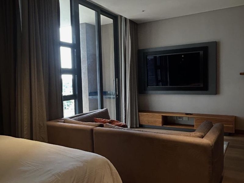 Sophisticated Elegant Ambience One-Bedroom Living (Furnished) - Photo 9