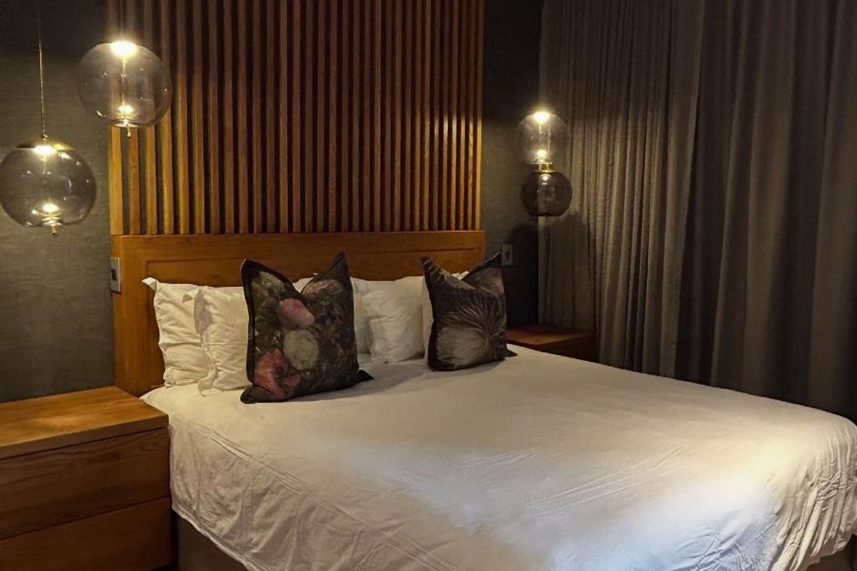 Sophisticated Elegant Ambience One-Bedroom Living (Furnished) - Photo 5