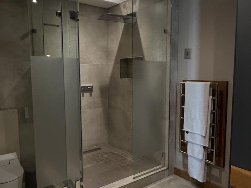 Sophisticated Elegant Ambience One-Bedroom Living (Furnished) - Photo 4