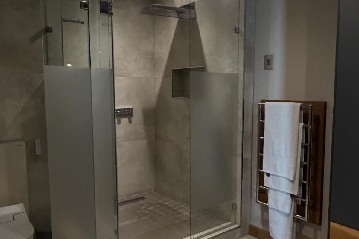 Sophisticated Elegant Ambience One-Bedroom Living (Furnished) - Photo 4