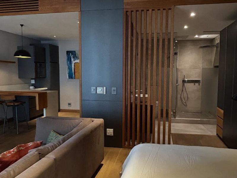 Sophisticated Elegant Ambience One-Bedroom Living (Furnished) - Photo 3