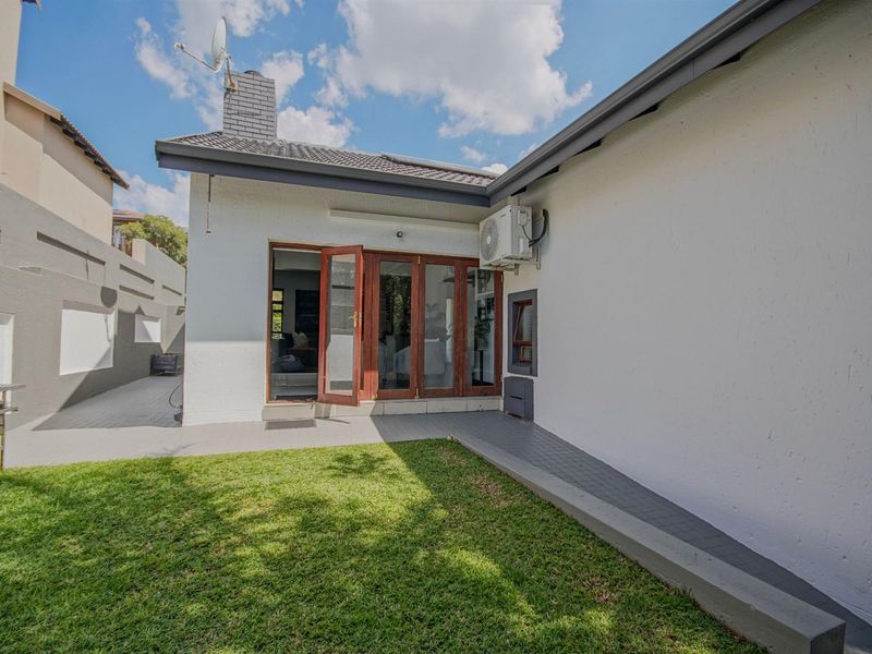 Stylish 3-Bedroom Home with Solar in Sought-After Estate! - Photo 5