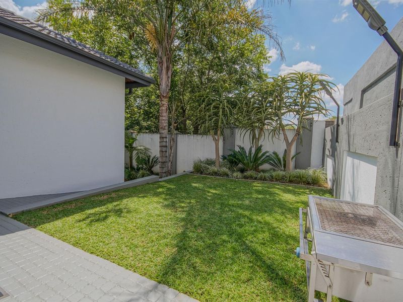 Stylish 3-Bedroom Home with Solar in Sought-After Estate! - Photo 6