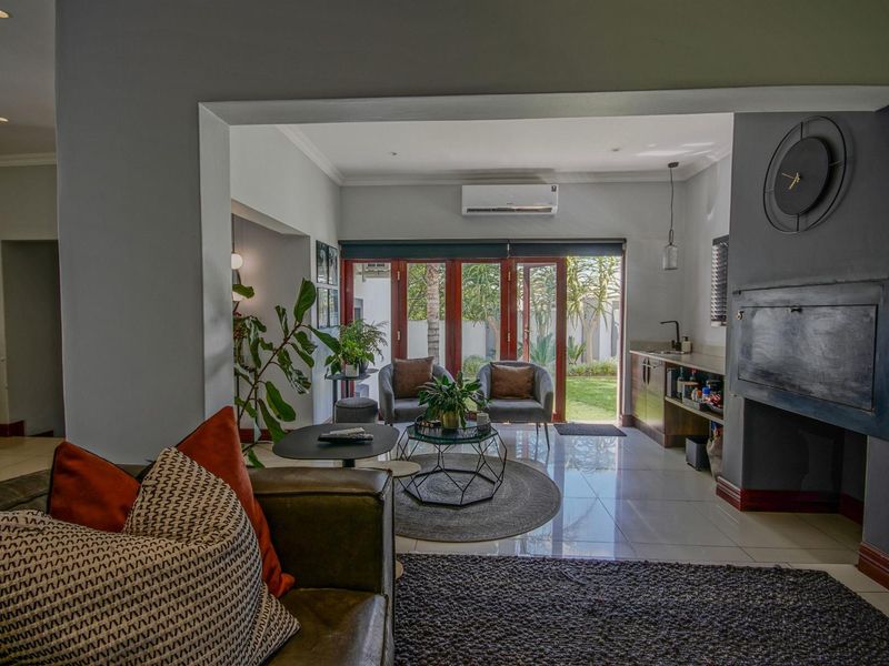 Stylish 3-Bedroom Home with Solar in Sought-After Estate! - Photo 4