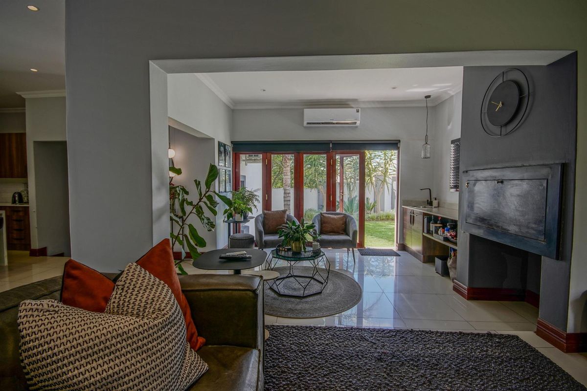 Stylish 3-Bedroom Home with Solar in Sought-After Estate! - Photo 4