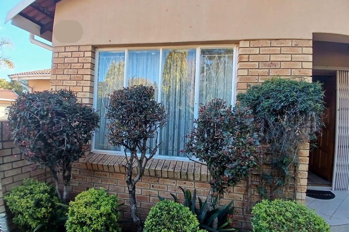 3 Bedroom Townhouse For Sale in Pioneer Park - Photo 2