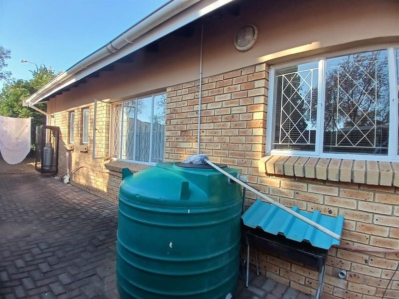 3 Bedroom Townhouse For Sale in Pioneer Park - Photo 5