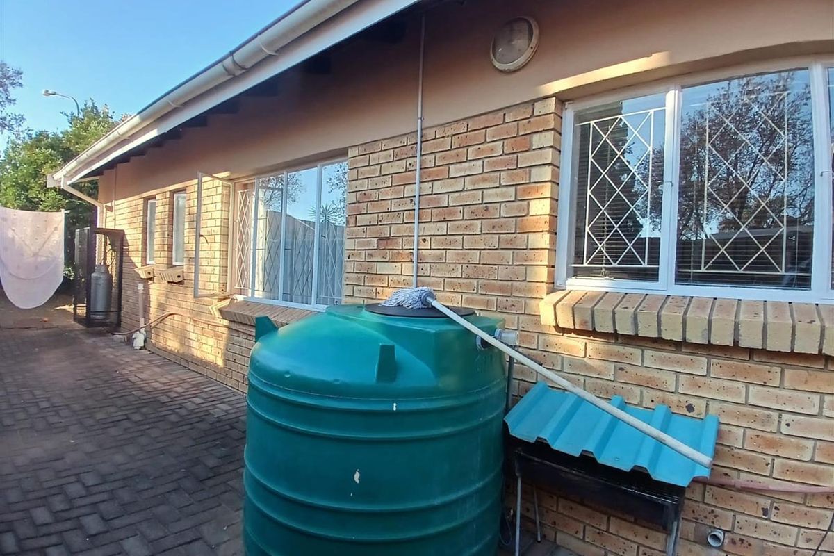 3 Bedroom Townhouse For Sale in Pioneer Park - Photo 5