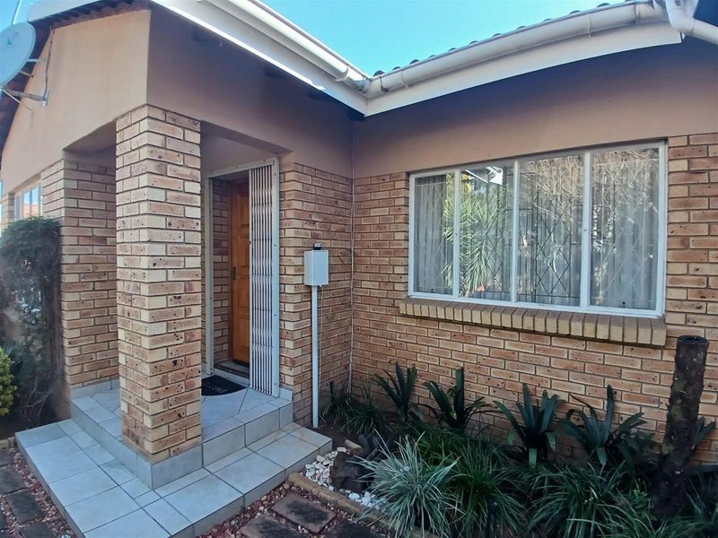 3 Bedroom Townhouse For Sale in Pioneer Park - Photo 3