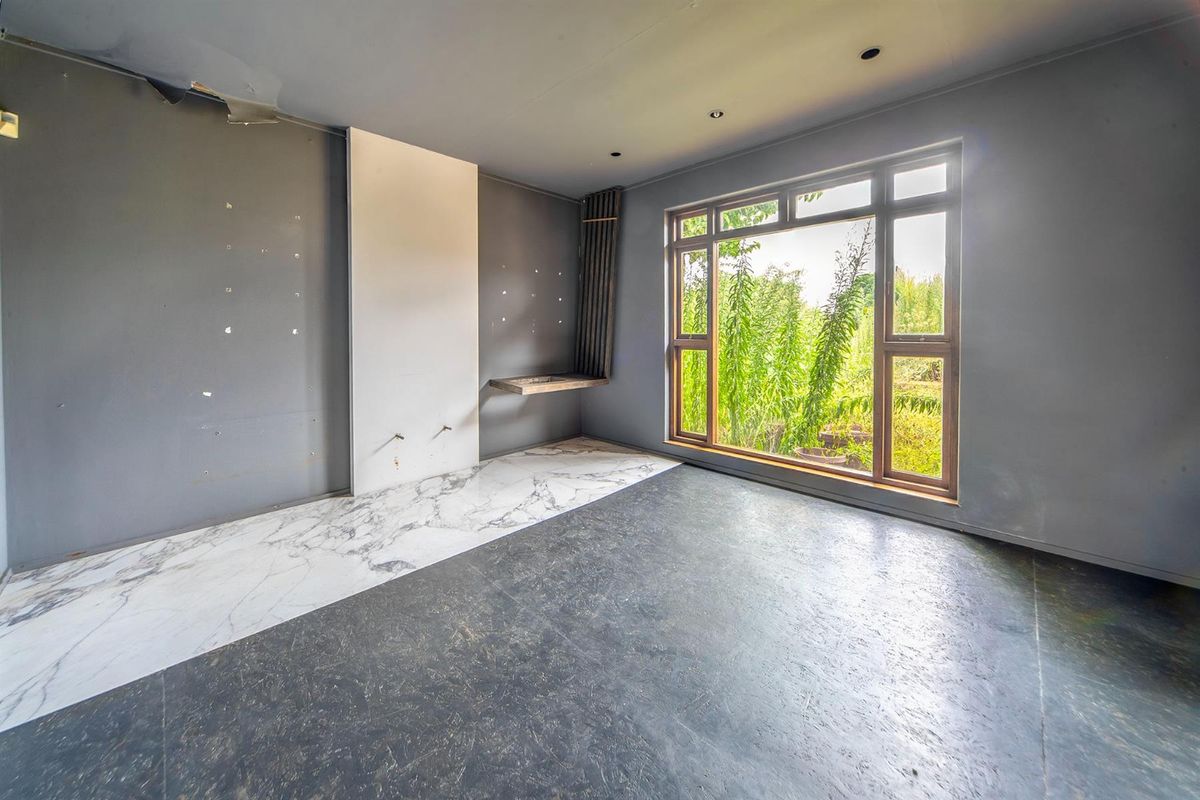 POTENTIAL POTENTIAL POTENTIAL!! DEVELOPERS DREAM PROPERTY - Photo 5