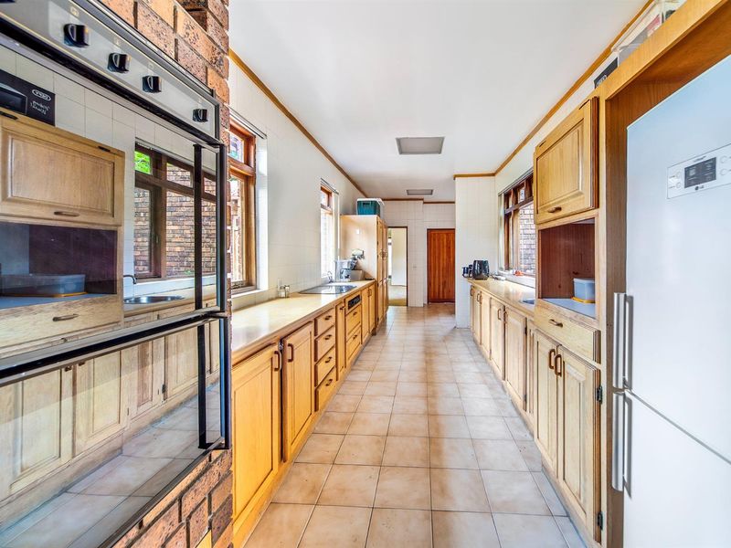 POTENTIAL POTENTIAL POTENTIAL!! DEVELOPERS DREAM PROPERTY - Photo 8