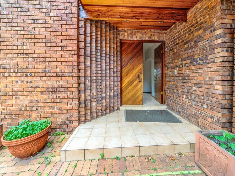 POTENTIAL POTENTIAL POTENTIAL!! DEVELOPERS DREAM PROPERTY - Photo 3