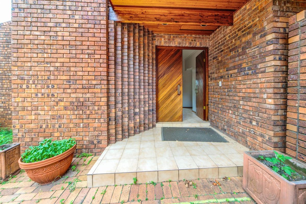 POTENTIAL POTENTIAL POTENTIAL!! DEVELOPERS DREAM PROPERTY - Photo 3