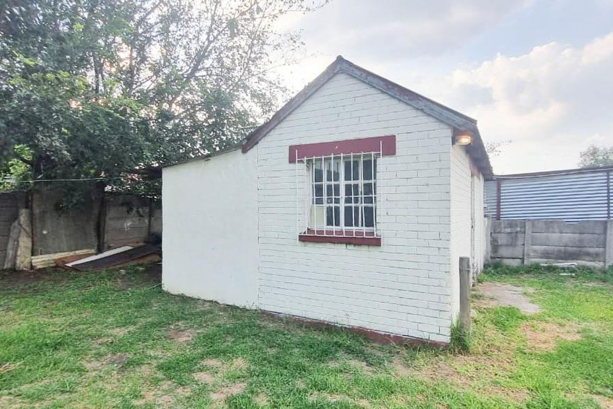 Income-Generating 4-Bedroom Home with Cottage in Modder East - Photo 3