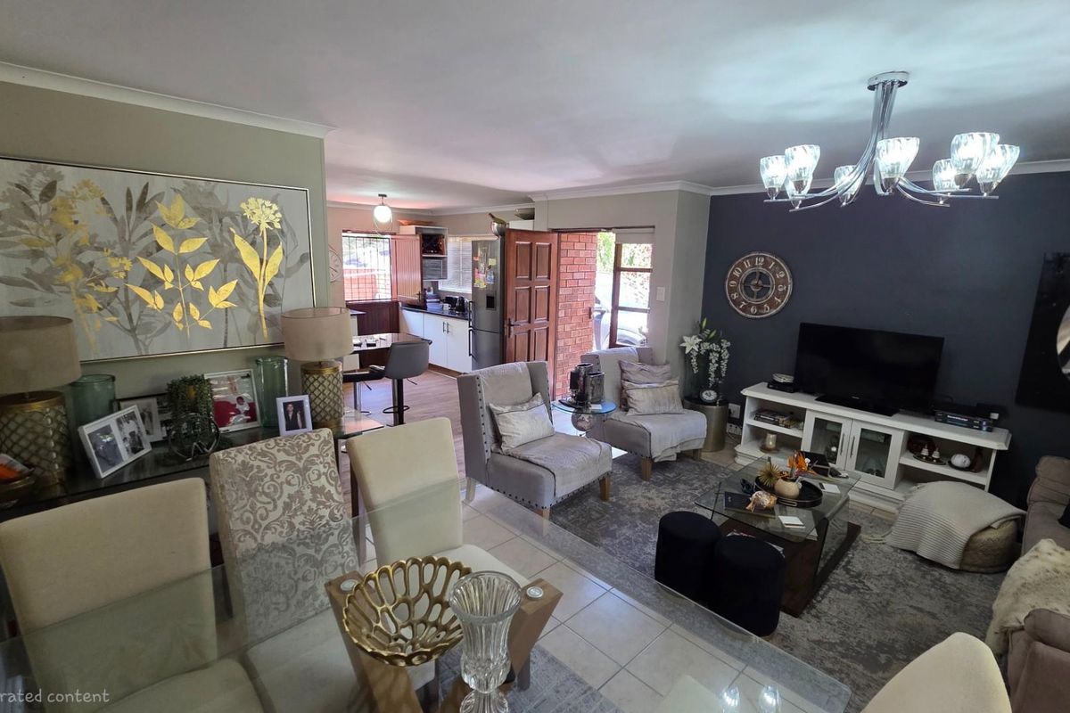 Picturesque 2 bedroom, 2 bathroom Townhouse For Sale with the Eco Estate - Photo 2