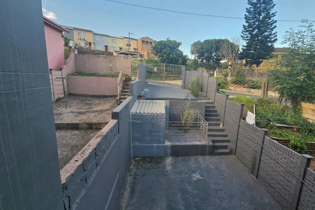 Duplex For Sale in Newlands West - Photo 3