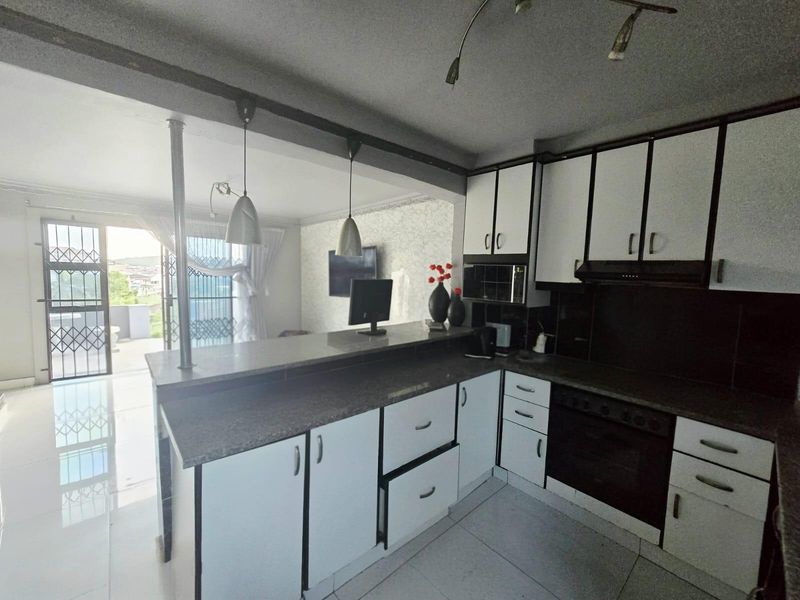 Duplex For Sale in Newlands West - Photo 8